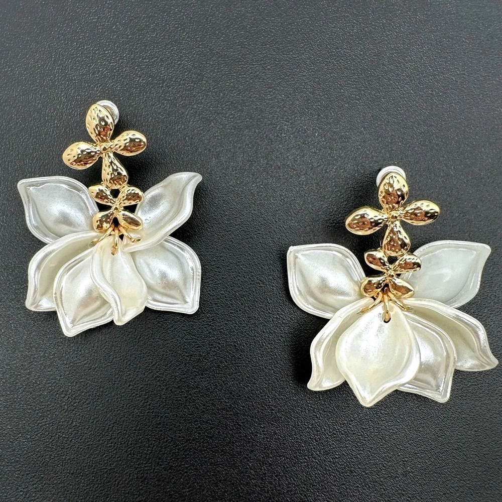 Last One! Floral Pearl Petal Cluster Earrings